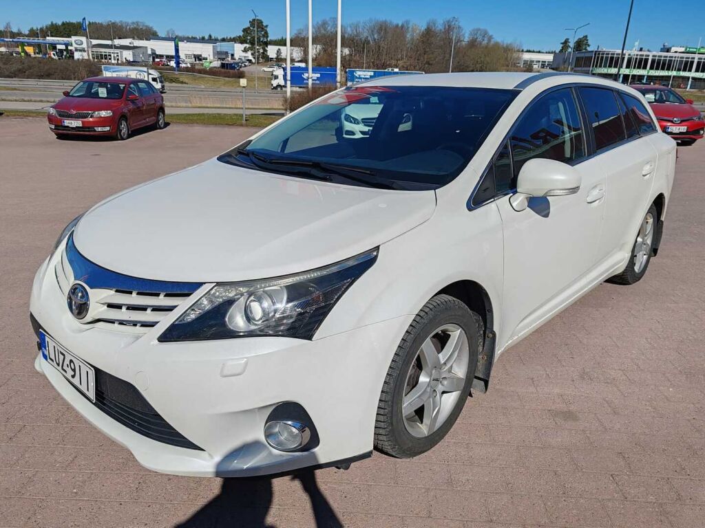 Toyota Avensis 2013 Valkoinen