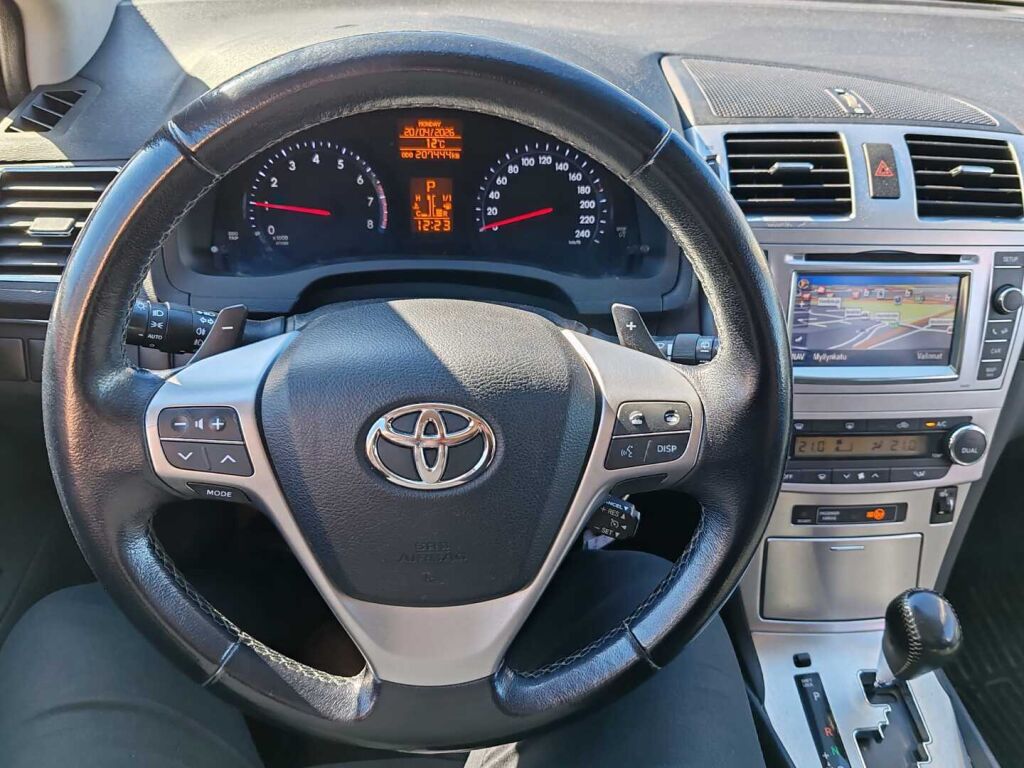 Toyota Avensis 2013 Valkoinen