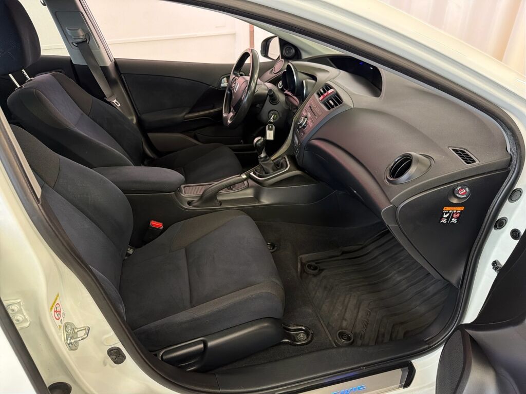 Honda Civic 2013 Valkoinen