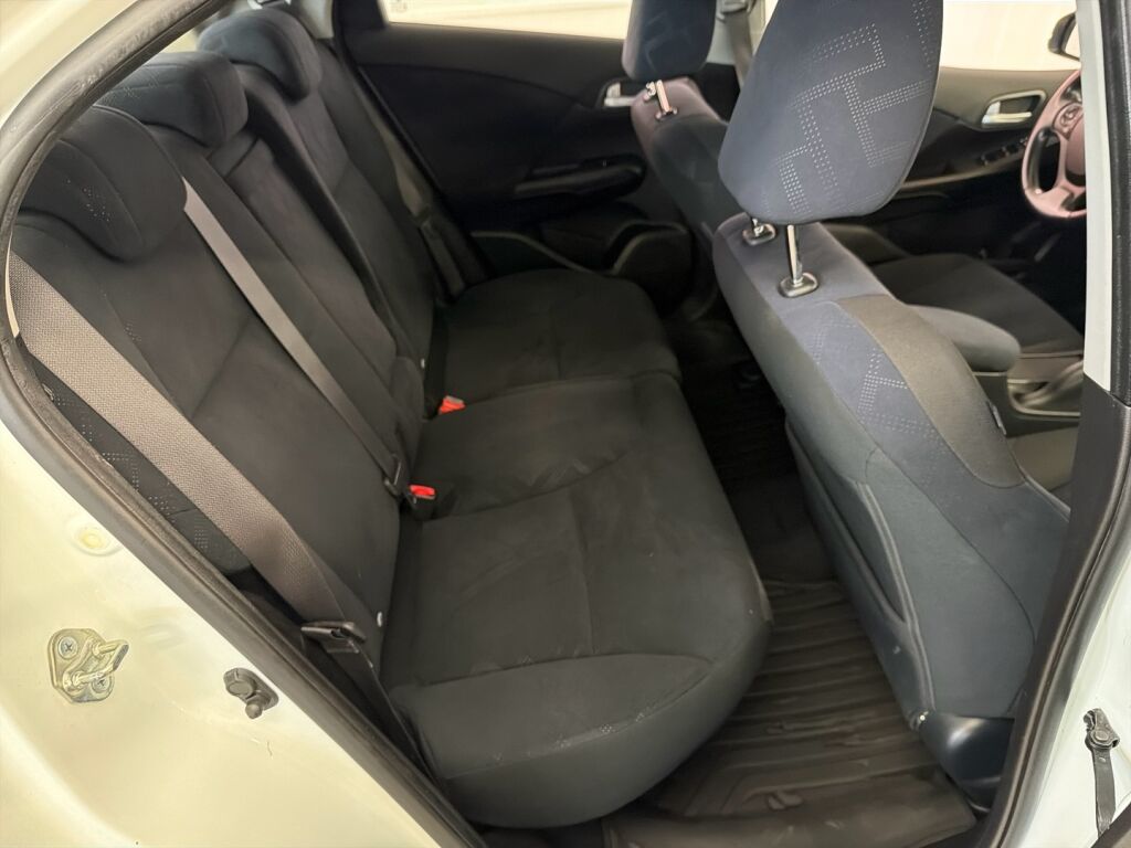 Honda Civic 2013 Valkoinen