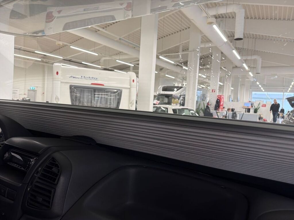Knaus SUN TRAVELLER 555 2004 Valkoinen