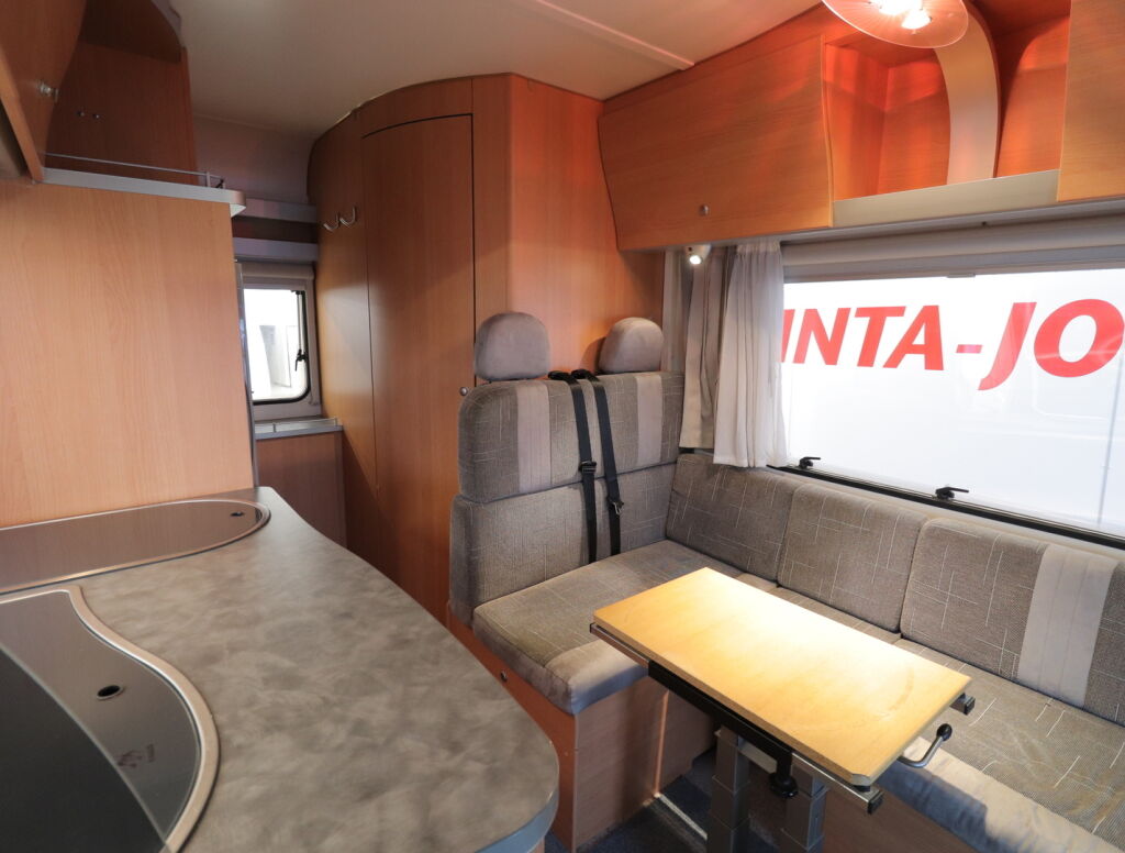 Knaus SUN TRAVELLER 555 2004 Valkoinen