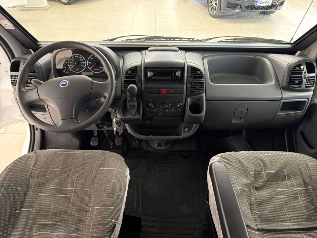 Knaus SUN TRAVELLER 555 2004 Valkoinen