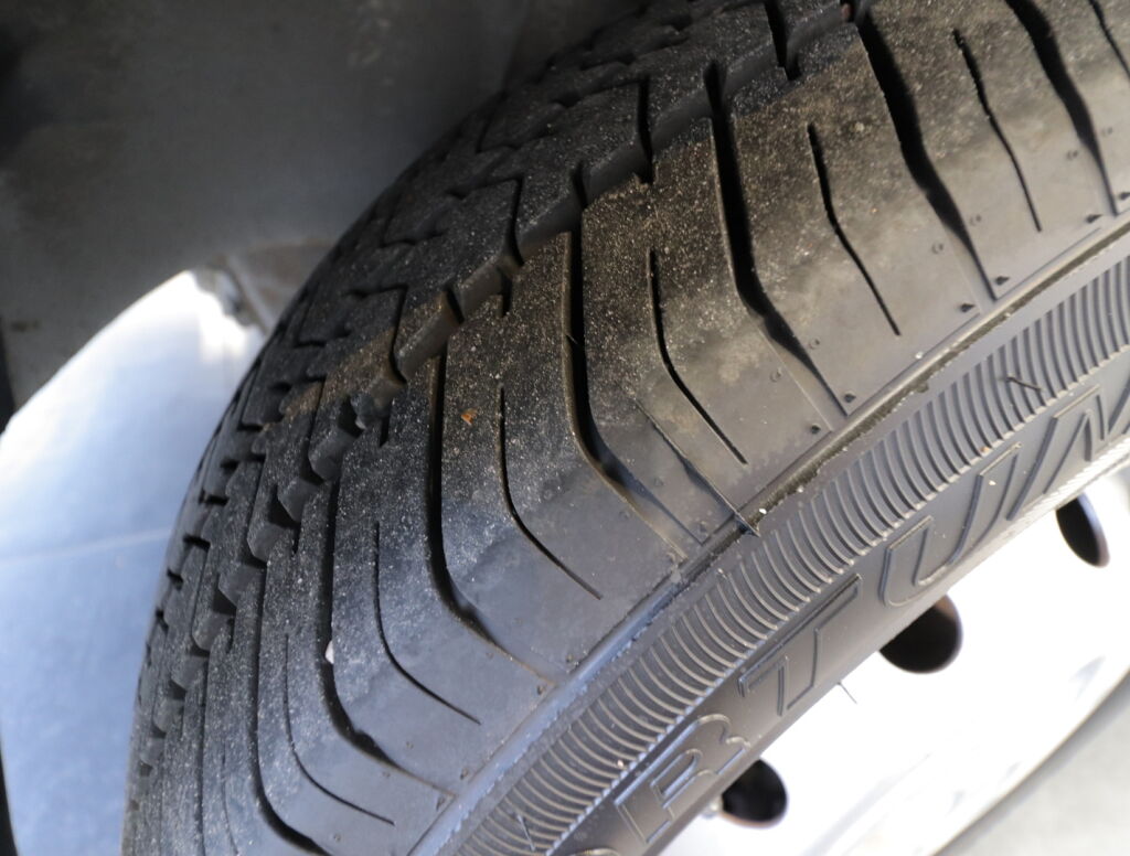 Knaus SUN TRAVELLER 555 2004 Valkoinen