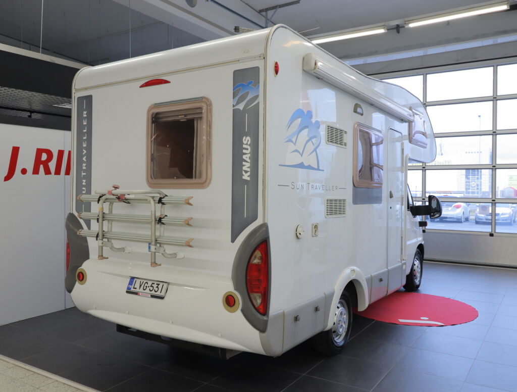 Knaus SUN TRAVELLER 555 2004 Valkoinen