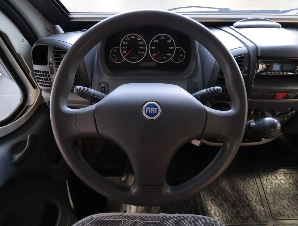 Knaus SUN TRAVELLER 555 2004 Valkoinen