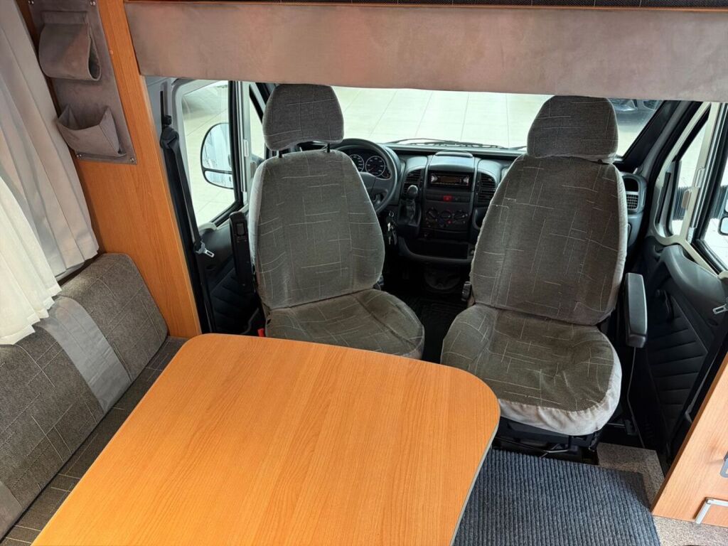 Knaus SUN TRAVELLER 555 2004 Valkoinen