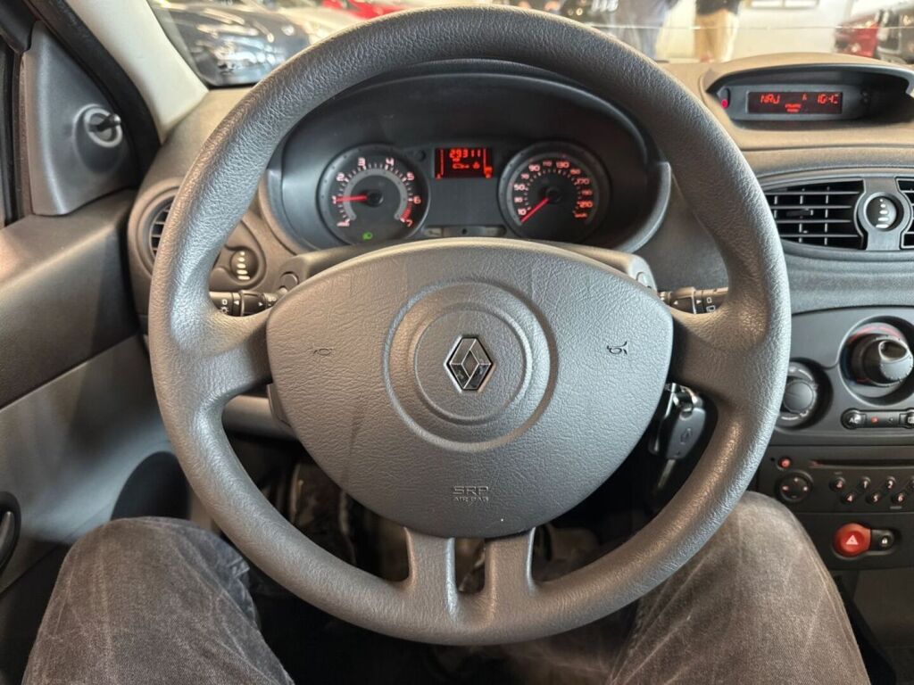 Renault Clio 2006 Punainen