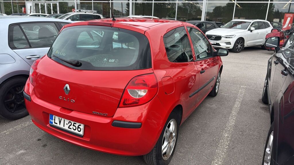 Renault Clio 2006 Punainen