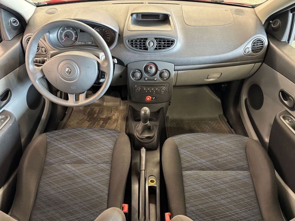 Renault Clio 2006 Punainen