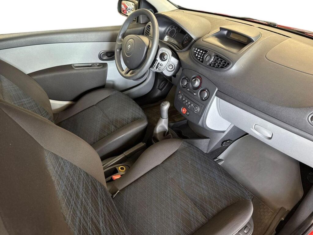 Renault Clio 2006 Punainen