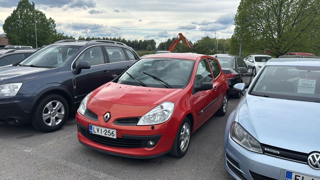 Renault Clio 2006 Punainen