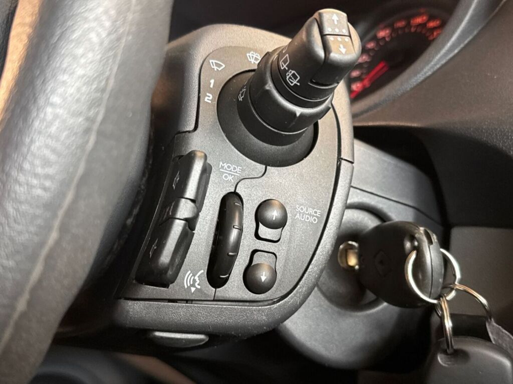 Renault Clio 2006 Punainen