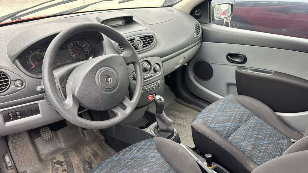 Renault Clio 2006 Punainen