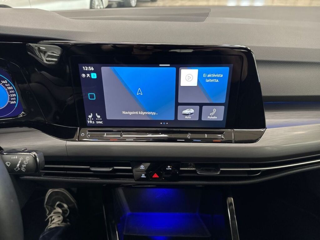 Volkswagen Golf 2024 Musta
