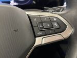 Volkswagen Golf 2024 Musta