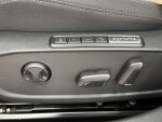 Volkswagen Golf 2024 Musta
