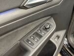 Volkswagen Golf 2024 Musta