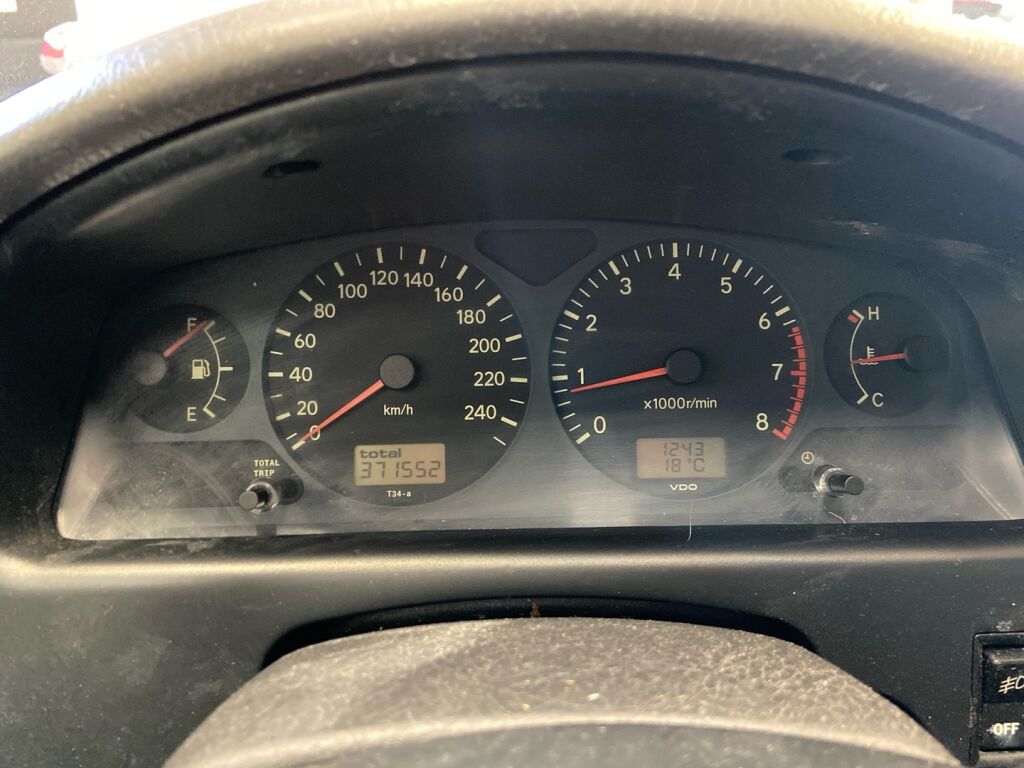 Toyota Avensis 2000 Sininen