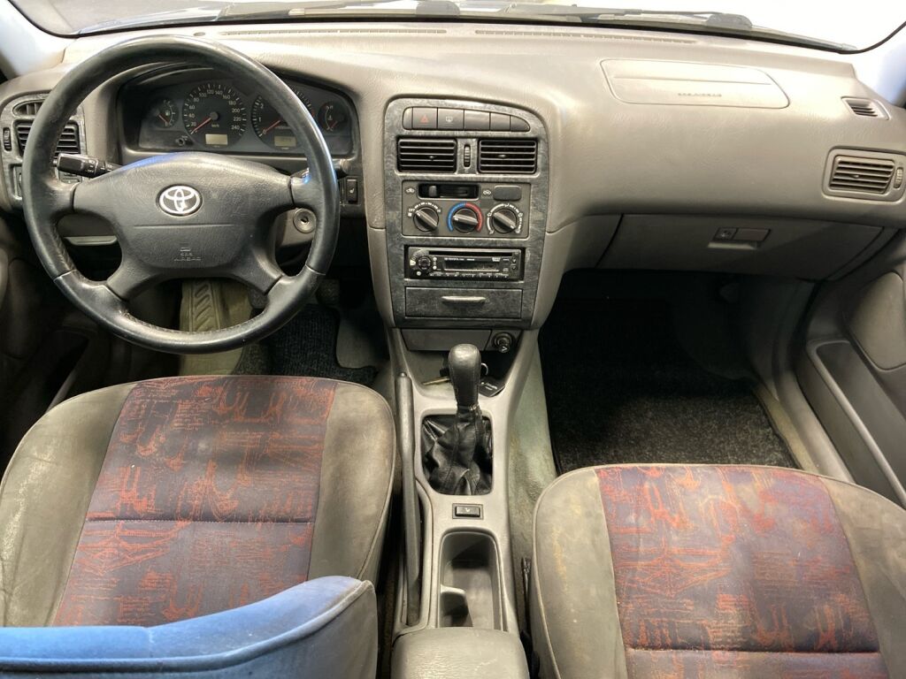 Toyota Avensis 2000 Sininen