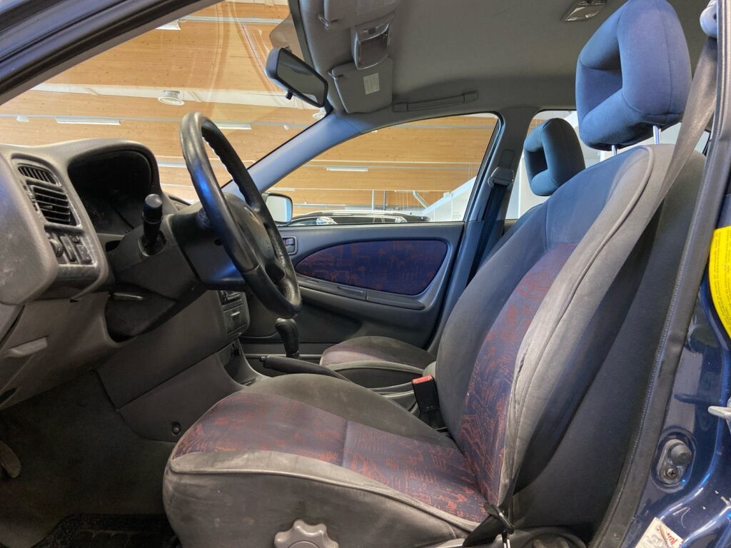 Toyota Avensis 2000 Sininen