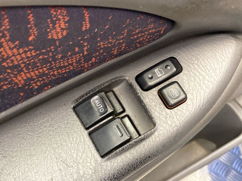 Toyota Avensis 2000 Sininen