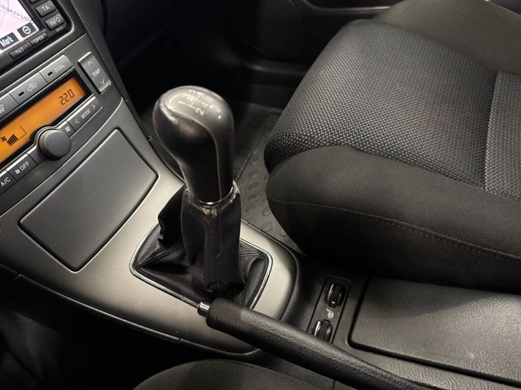 Toyota Avensis 2008 Harmaa