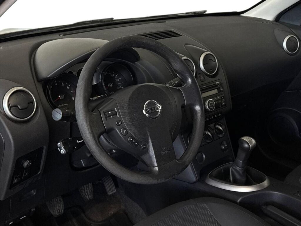Nissan Qashqai 2009 Ruskea (beige)