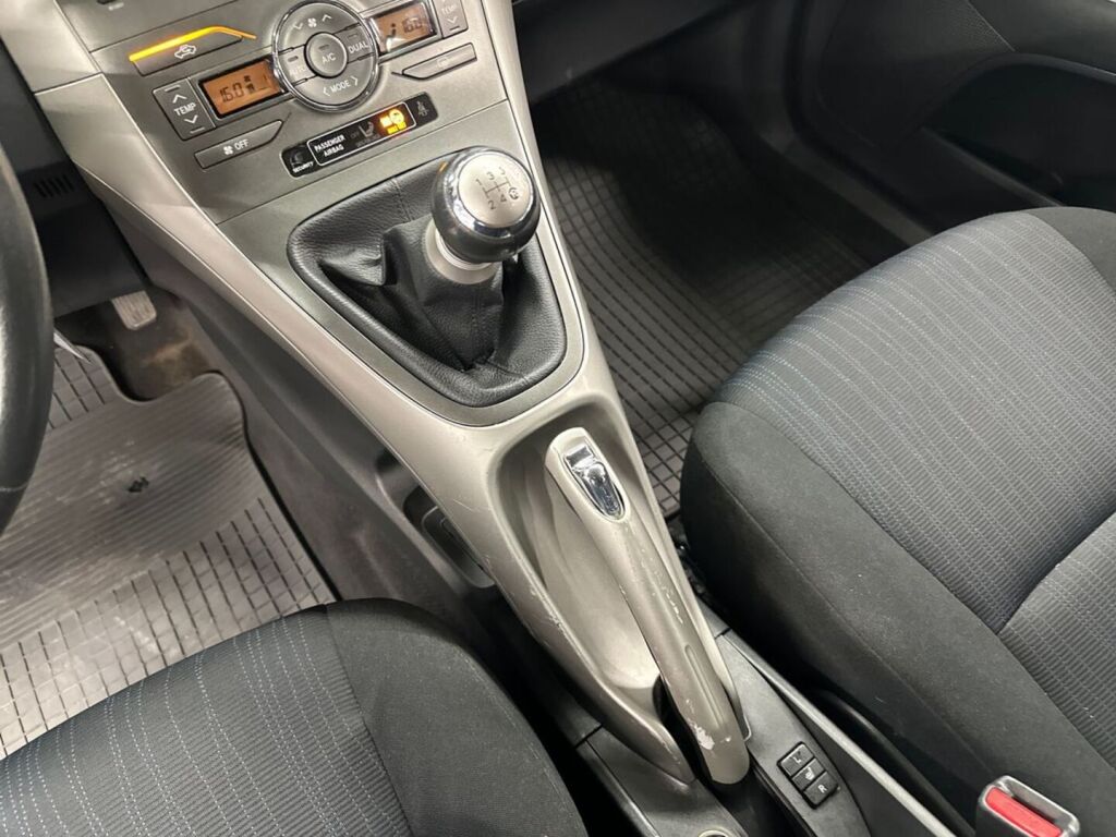 Toyota Auris 2009 Musta