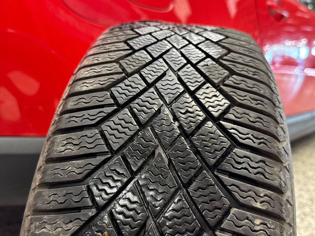 Volvo V70 2009 Punainen