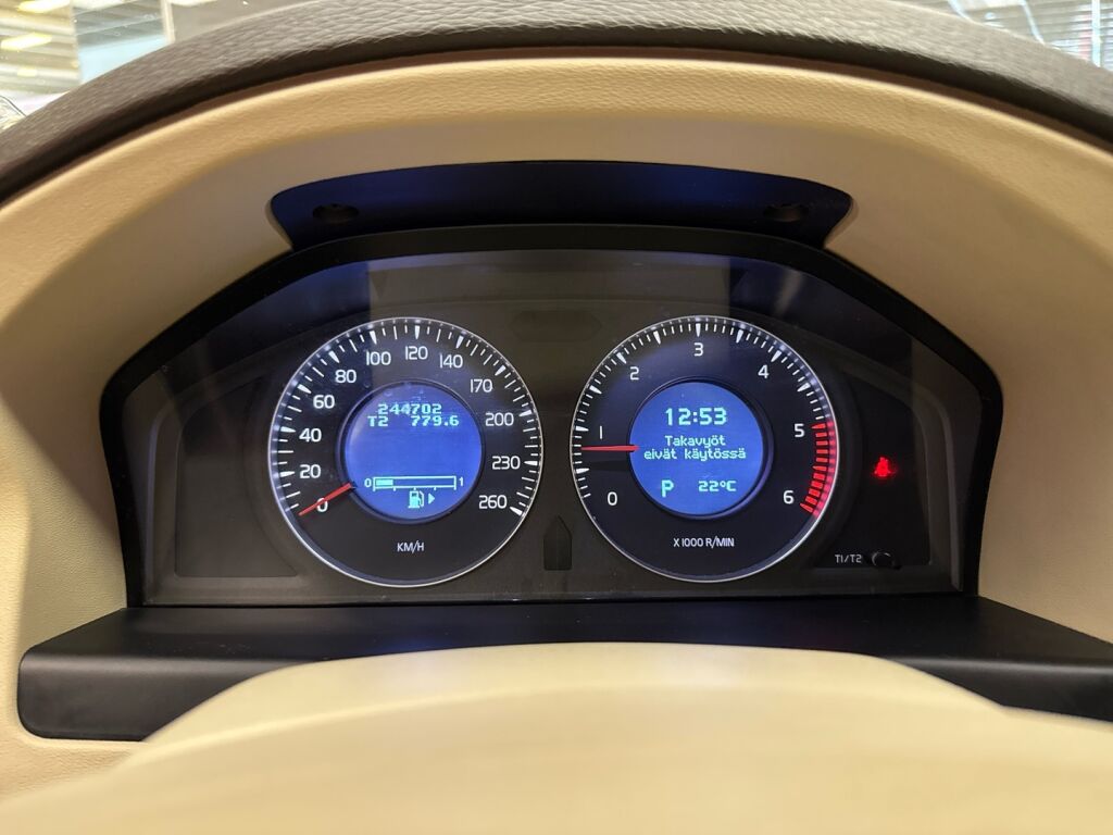 Volvo V70 2009 Punainen