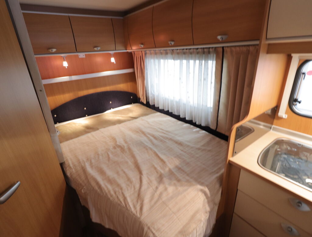 Bürstner VISEO I 696 2009 Valkoinen