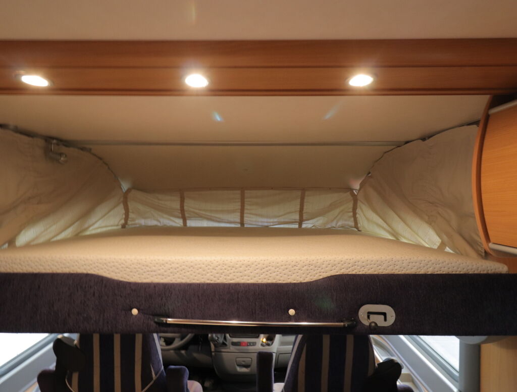 Bürstner VISEO I 696 2009 Valkoinen