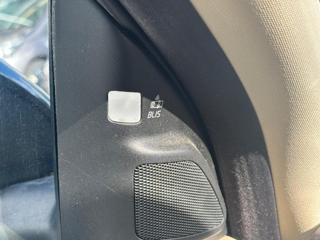 Volvo V70 2010 Musta