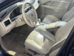 Volvo V70 2010 Musta