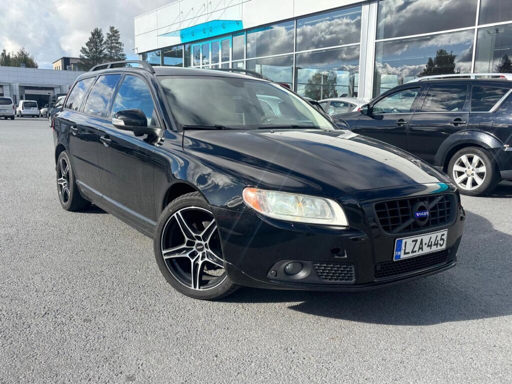 Volvo V70 2010 Musta