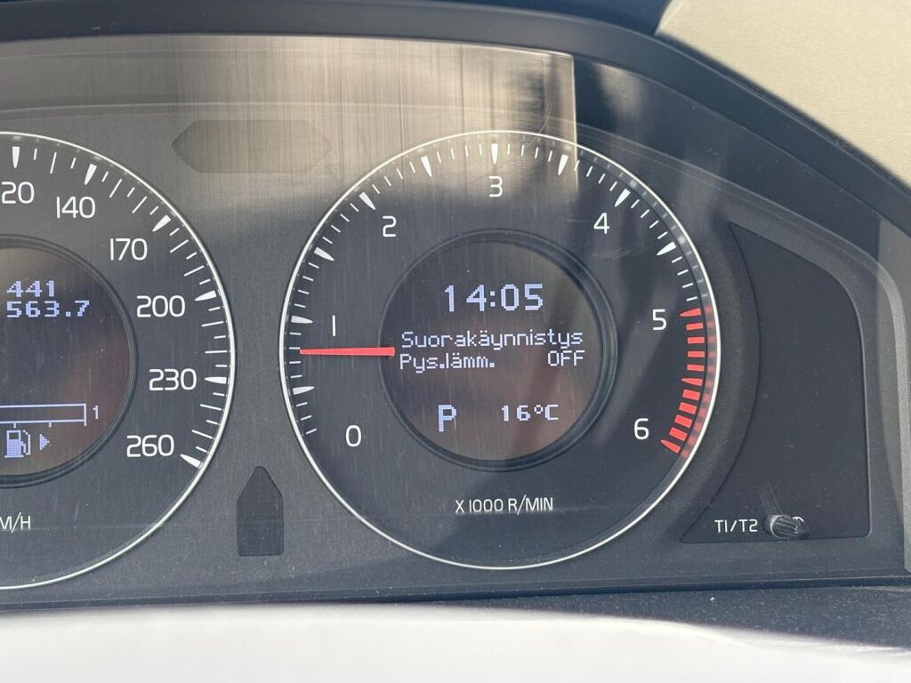 Volvo V70 2010 Musta