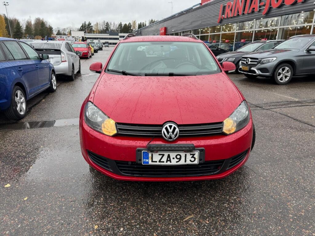 Volkswagen Golf 2010 Punainen