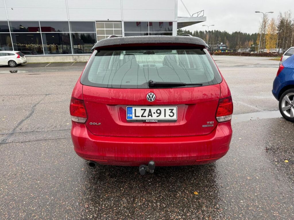 Volkswagen Golf 2010 Punainen