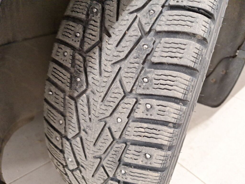 Volkswagen Passat 2010 Musta