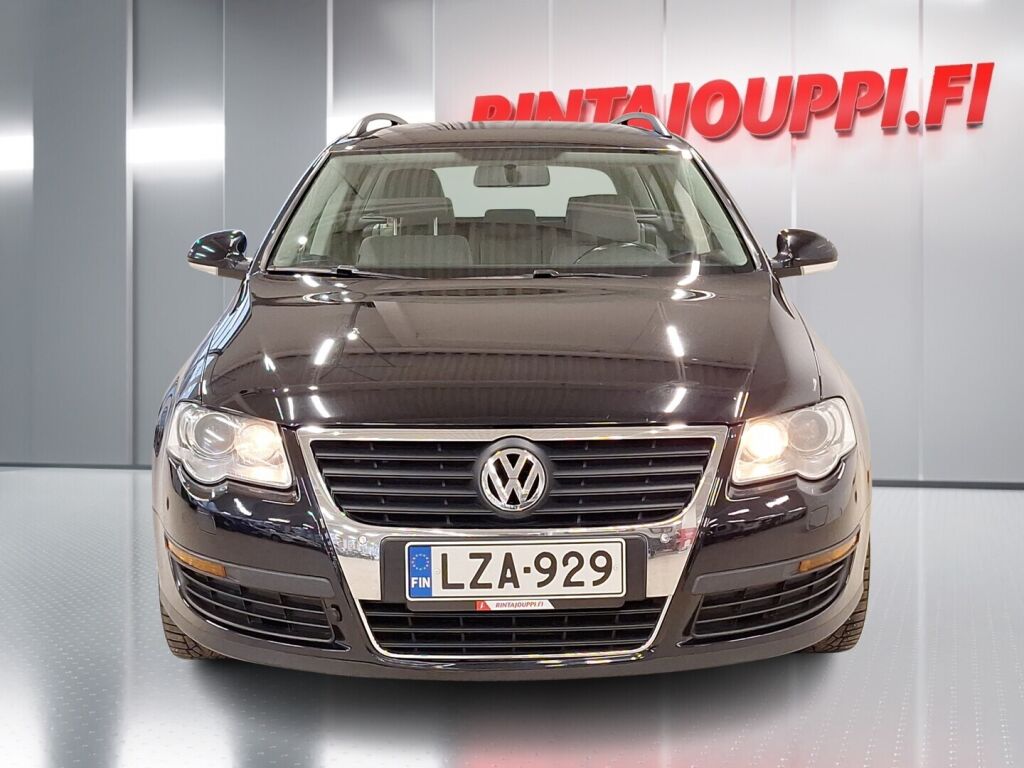 Volkswagen Passat 2010 Musta