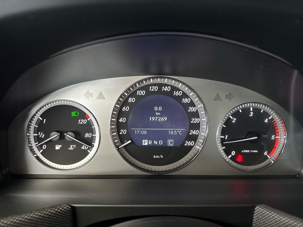 Mercedes-Benz GLK 2010 Musta