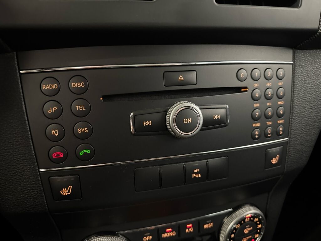 Mercedes-Benz GLK 2010 Musta