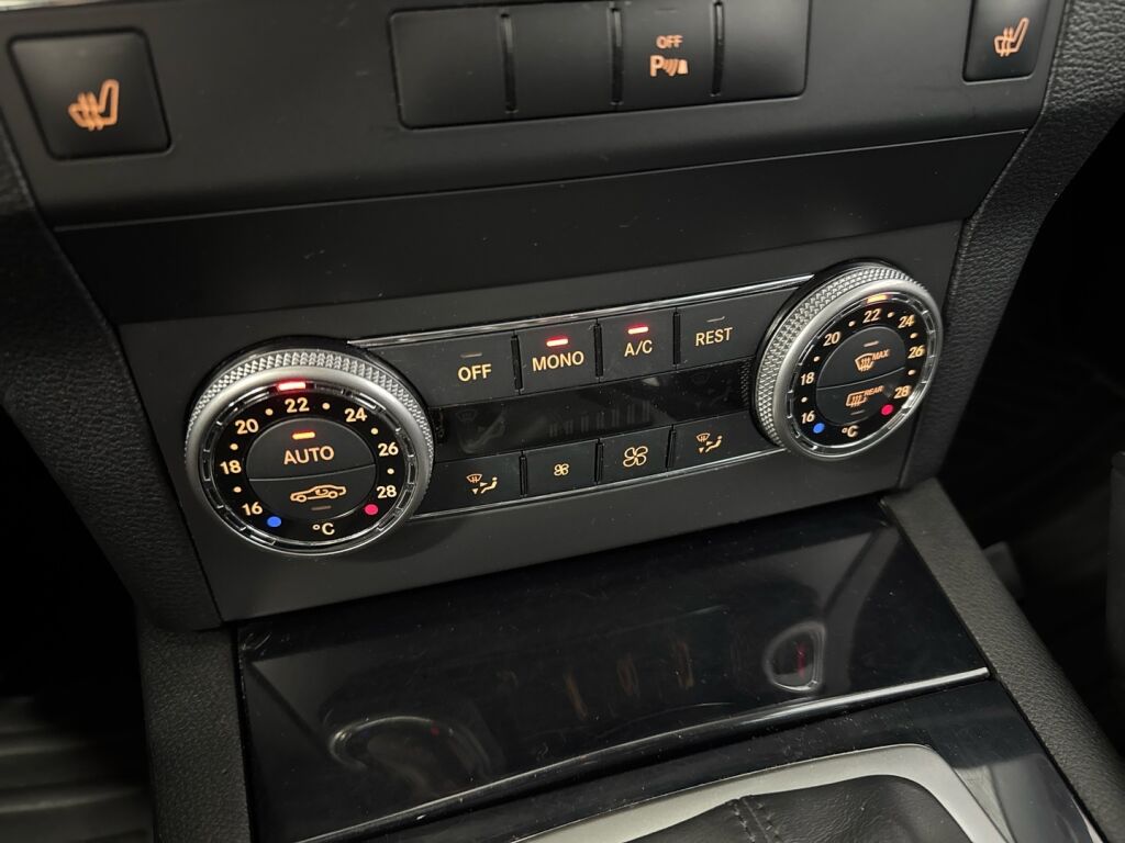 Mercedes-Benz GLK 2010 Musta