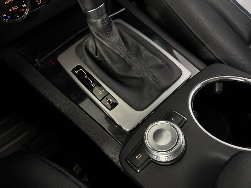 Mercedes-Benz GLK 2010 Musta