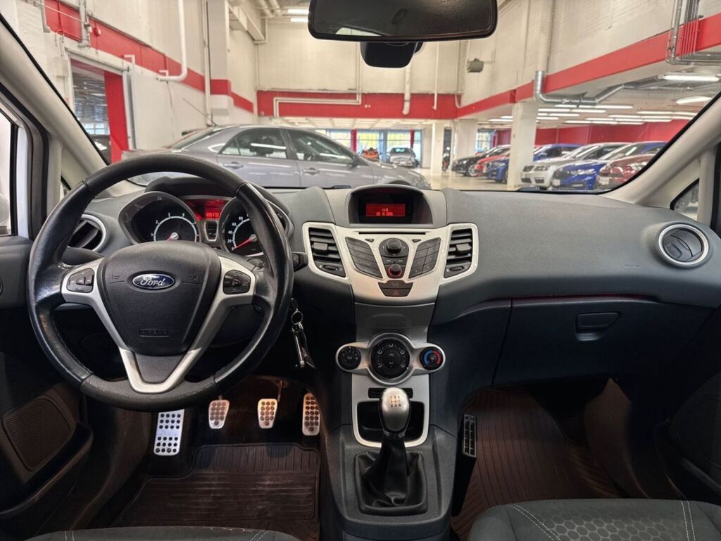 Ford Fiesta 2010 Valkoinen
