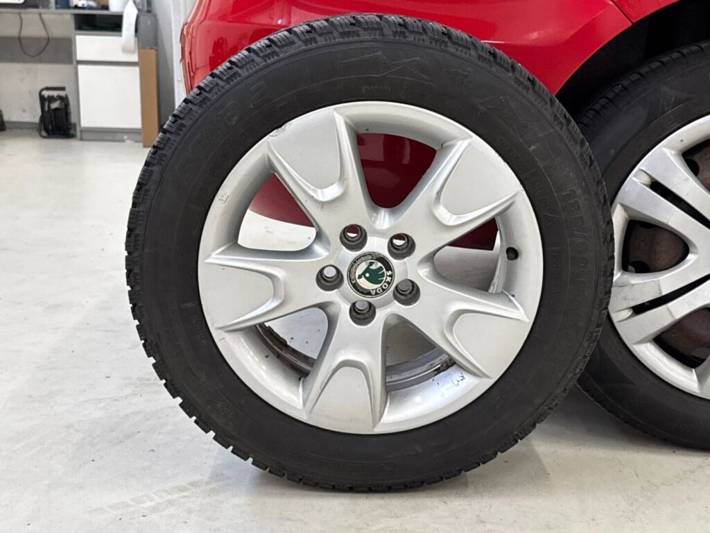Skoda Fabia 2010 Punainen