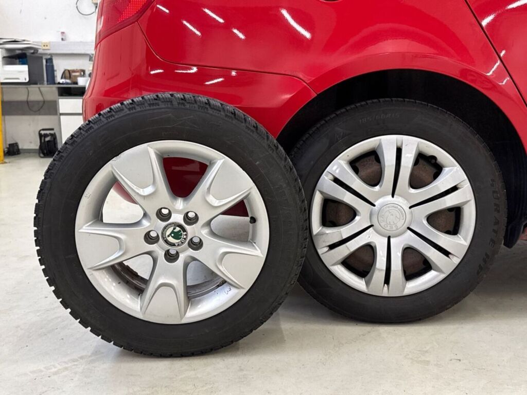 Skoda Fabia 2010 Punainen