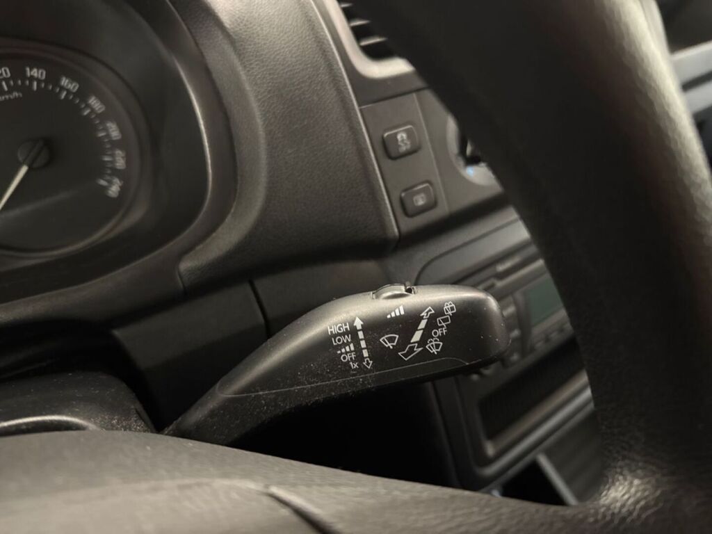 Skoda Fabia 2010 Punainen
