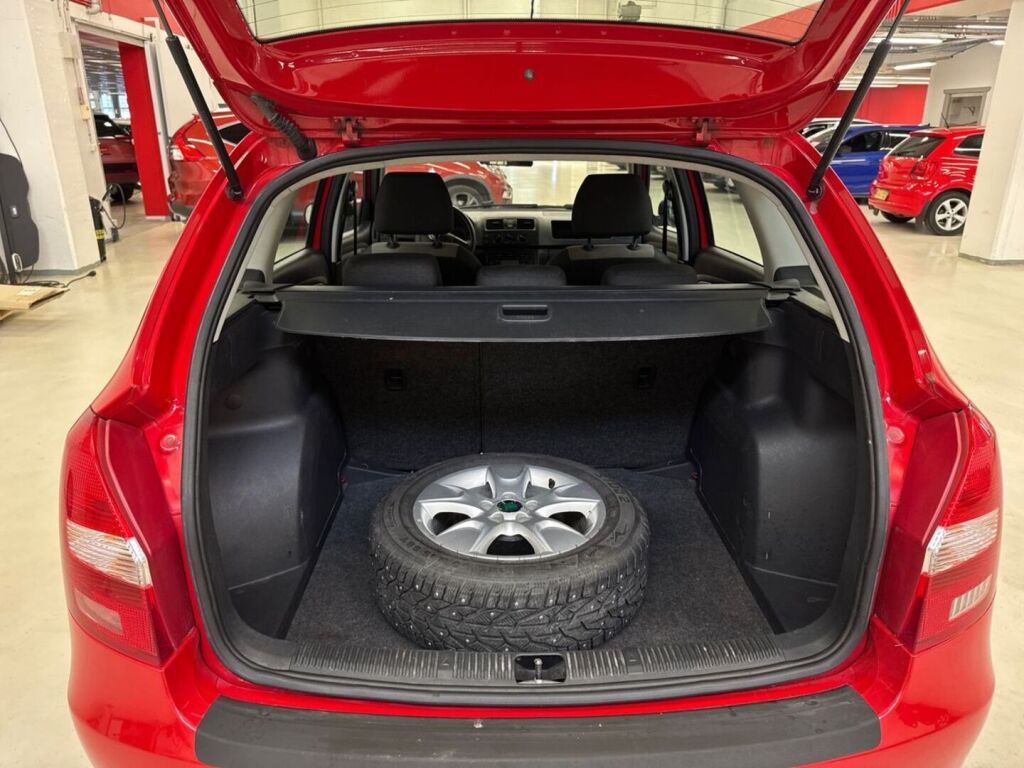 Skoda Fabia 2010 Punainen